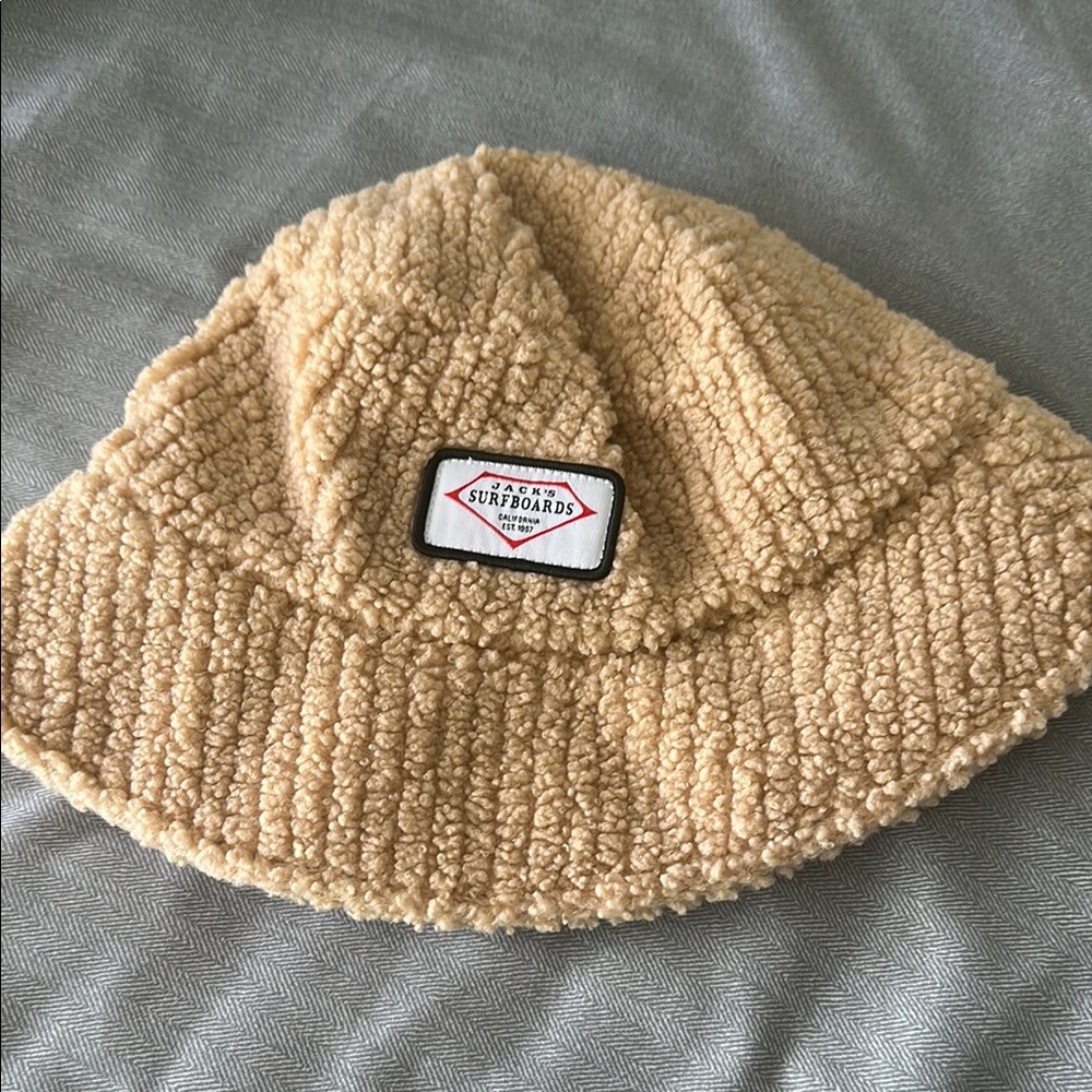 Tan Bucket Hat - unisex
NWT